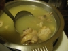 スープの中には骨付き鶏がいっぱい