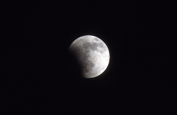 11.12.10_皆既月食1