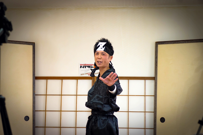 落葉の掃除もかんたんに!砂利を固めるスプレー トバサンZとハンディやしき