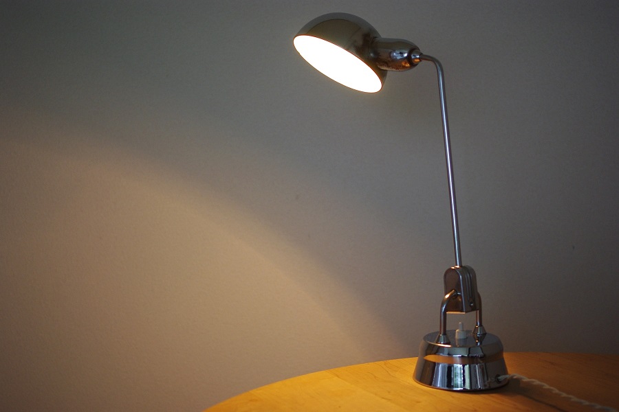 JUMO Desk Lamp / Charlotte Perriand | album.blog