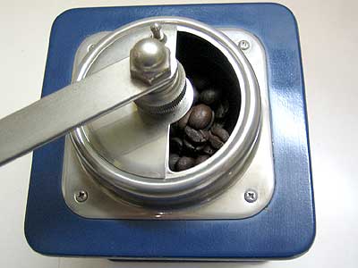 ミルへコーヒーを