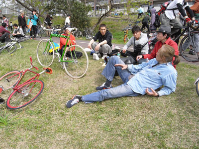 30全景人も寝てる