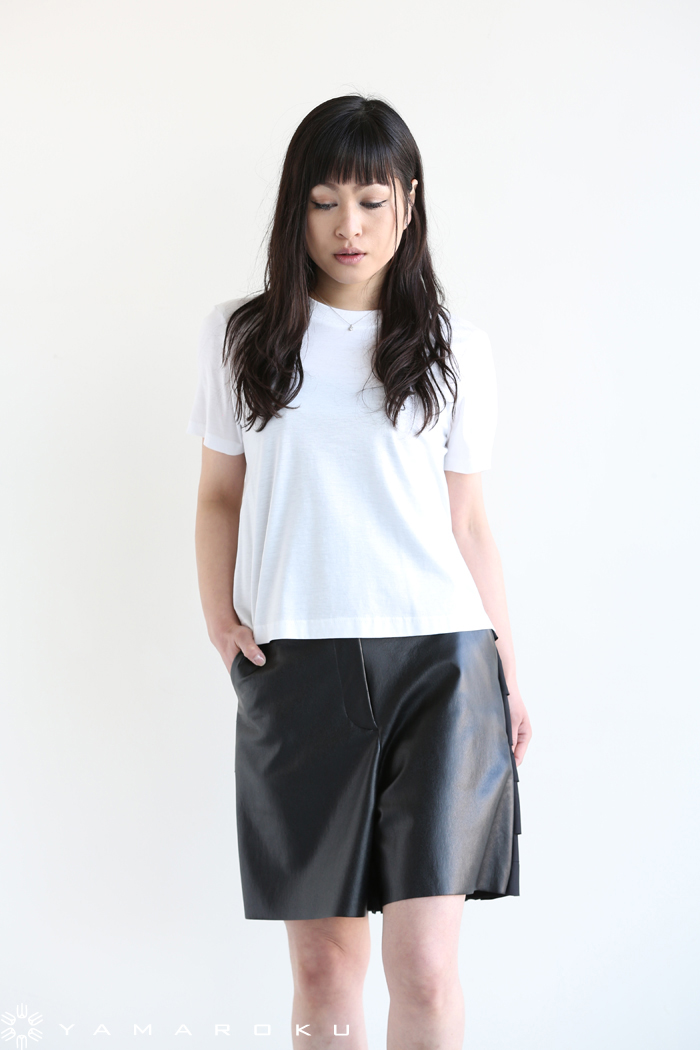MUVEIL（ミュベール）ドット刺繍フリルTシャツ、フェイクレザー