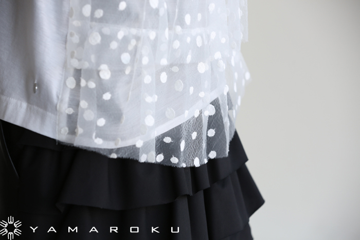 MUVEIL ミュベール ドットフリル刺繍Tシャツ MUVEIL（ミュベール）ドット刺繍フリルTシャツ、フェイクレザー