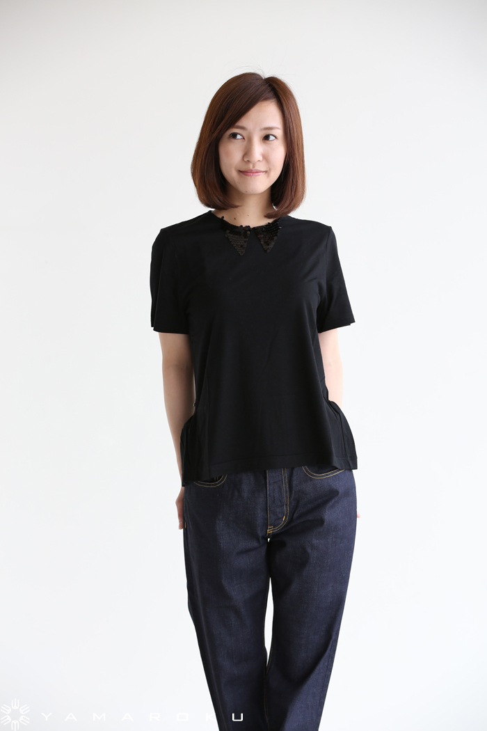 MUVEIL(ミュベール) スパンコール刺繍衿付きTシャツ