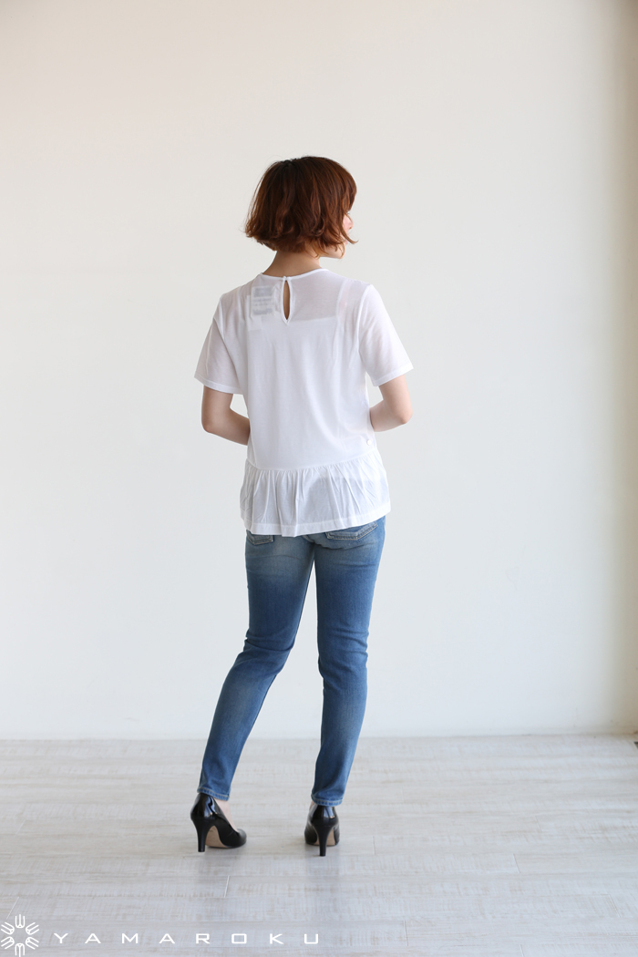 MUVEIL(ミュベール) スパンコール刺繍衿付きTシャツ