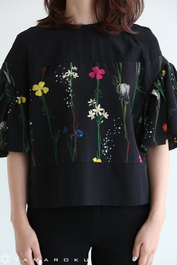 AKIRA NAKA(アキラナカ) Ines tuck sleeve PO プリントブラウス