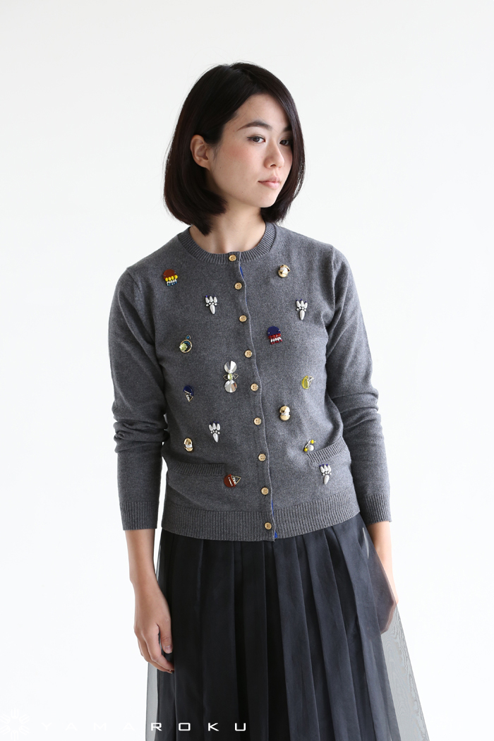 MUVEIL(ミュベール) ジュラ紀モチーフ刺繍ニットカーディガン