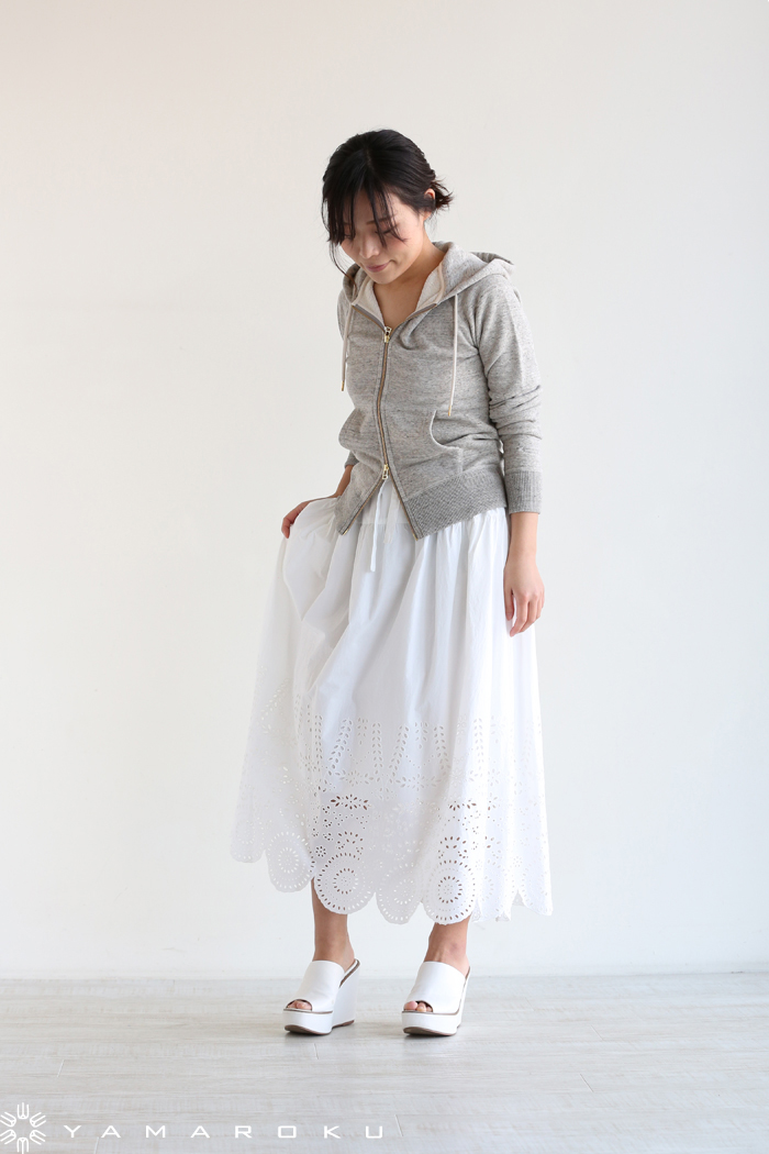 美品 MUVEIL WORK インドシフリー刺繍入りロングスカート スカラップ MUVEIL WORK(ミュベールワーク) インドシフリー刺繍入りスカート