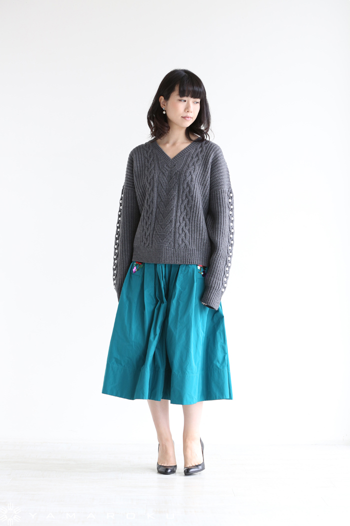 MUVEIL(ミュベール) パール付きケーブルニット、刺繍ボリューム