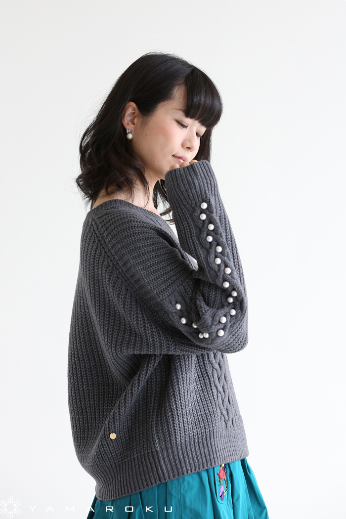 MUVEIL(ミュベール) パール付きケーブルニット、刺繍ボリューム