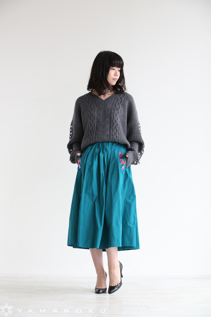 MUVEIL(ミュベール) パール付きケーブルニット、刺繍ボリューム