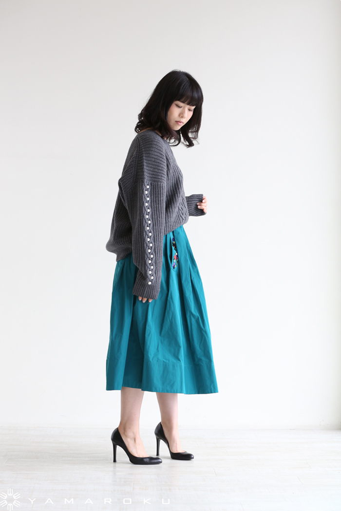 MUVEIL(ミュベール) パール付きケーブルニット、刺繍ボリューム