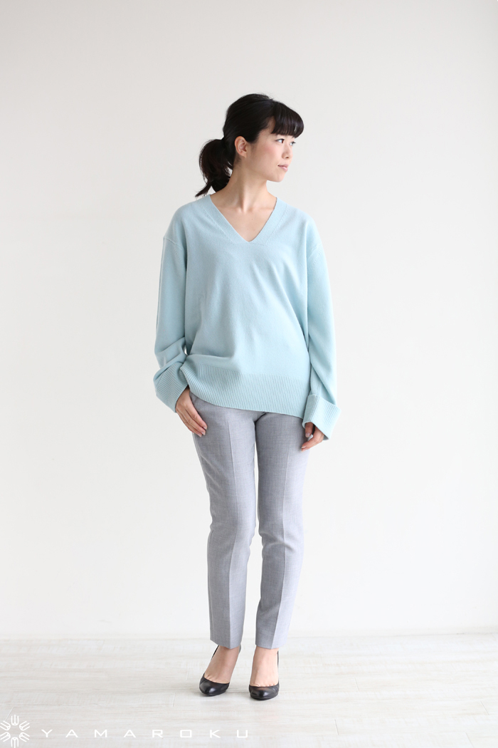 TOMORROWLAND LAMBS CASHMERE Vネックプルオーバー TOMORROWLAND - TOMORROWLAND LAMBS CASHMERE Vネックプルオーバーの