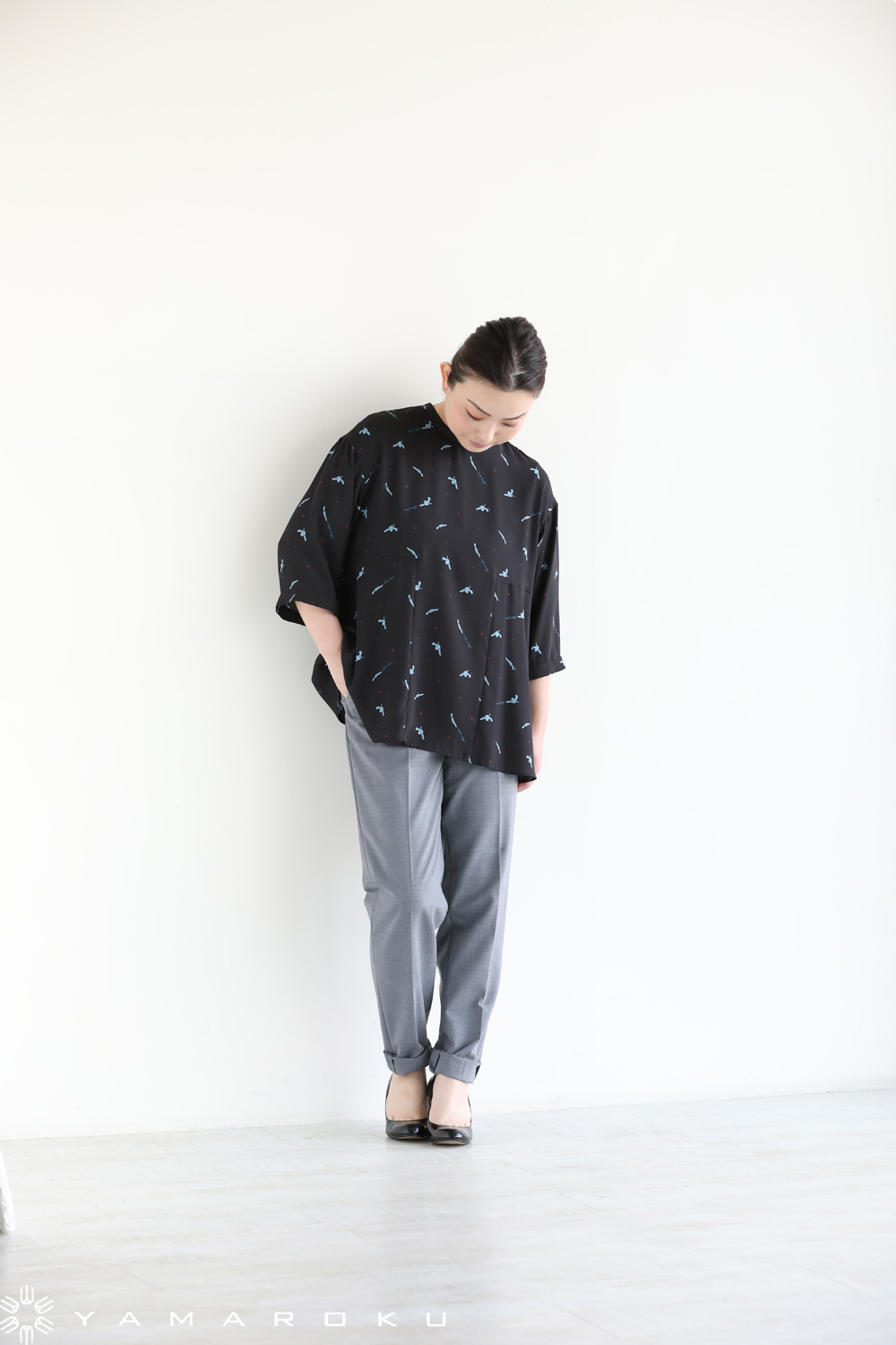 Muvelの裾ドット柄ネイビーワンピース 新品 やすき