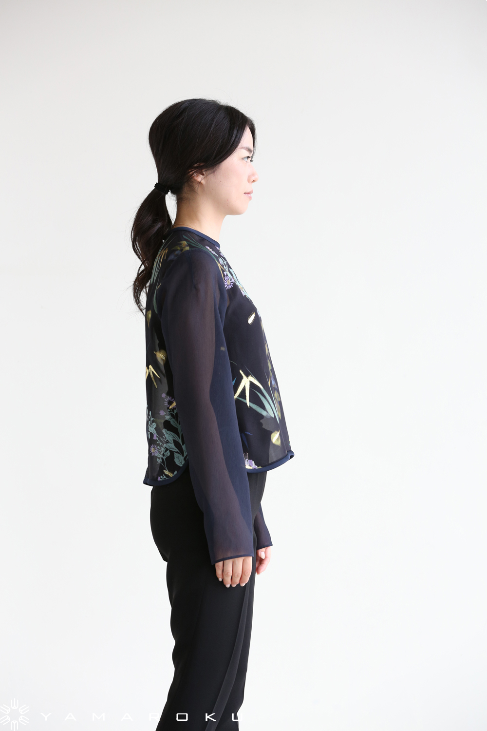 Mame Kurgouchi(マメ) Floral Lame Print Tops！！ | YAMAROKU New Arrival