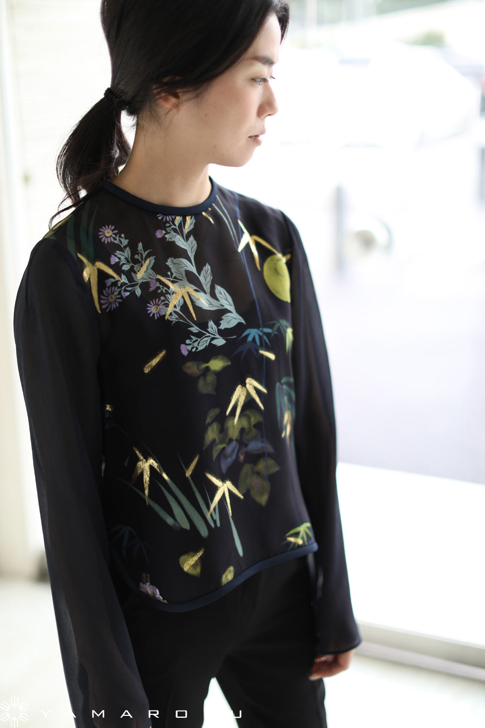 Mame Kurgouchi(マメ) Floral Lame Print Tops！！ | YAMAROKU New Arrival