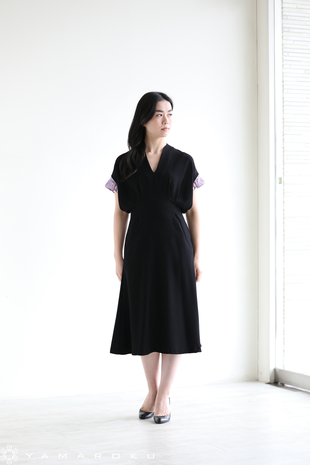 Mame Kurogouchi(マメ) Embroidery Cuffs V-Neck Dress！！ | YAMAROKU