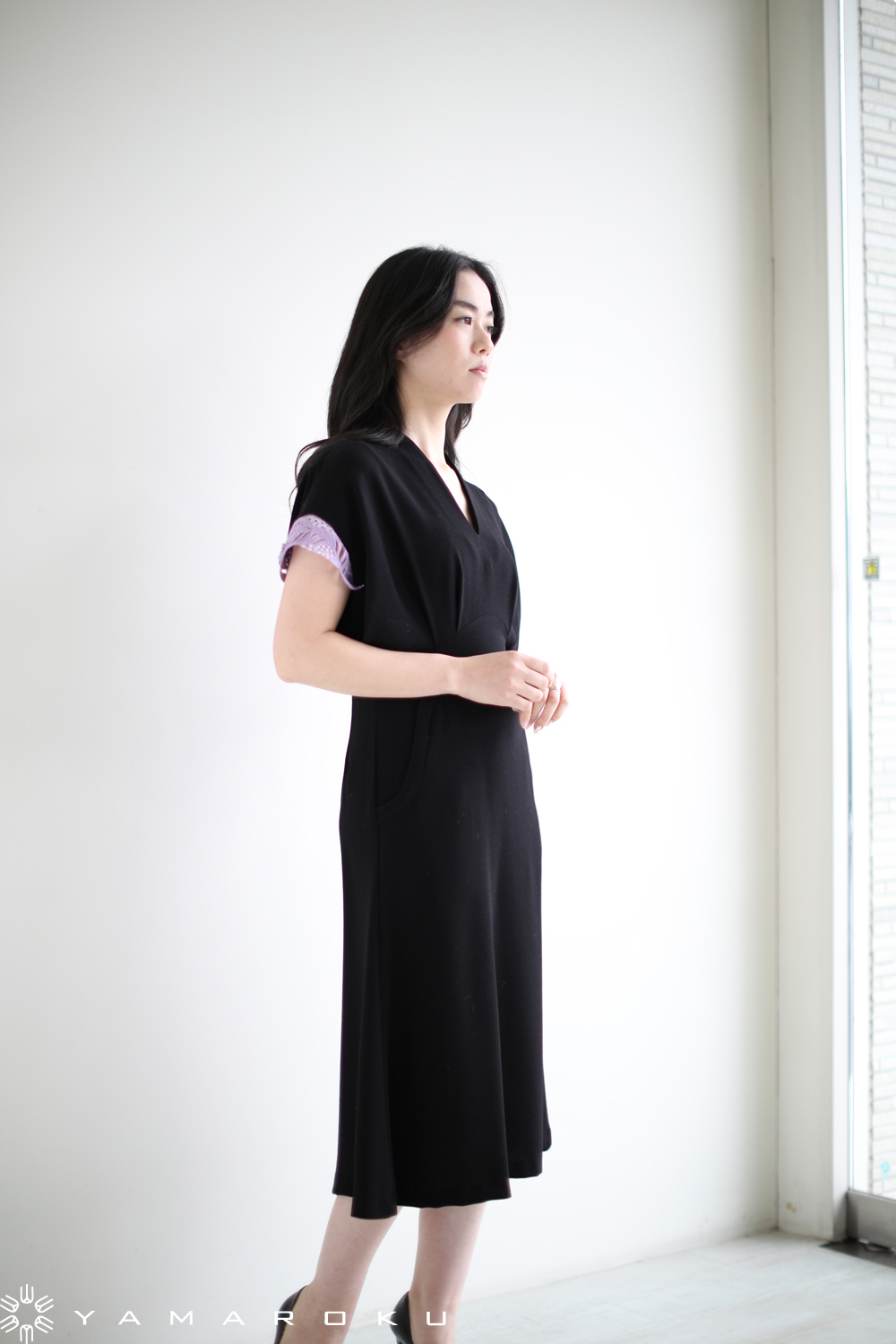 Mame Kurogouchi(マメ) Embroidery Cuffs V-Neck Dress！！ | YAMAROKU