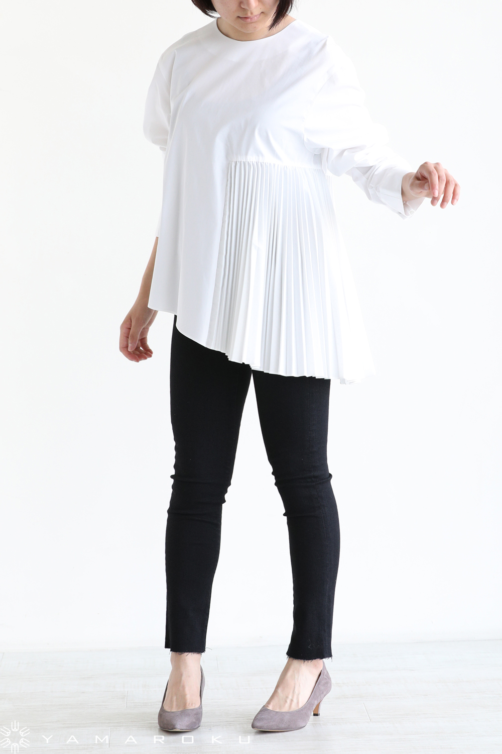 新品未着用品 ELENDEEK BACK PLEATS LAYERED KT ELENDEEK（エレンディーク）の「BACK PLEATS LAYERED KT（ニット