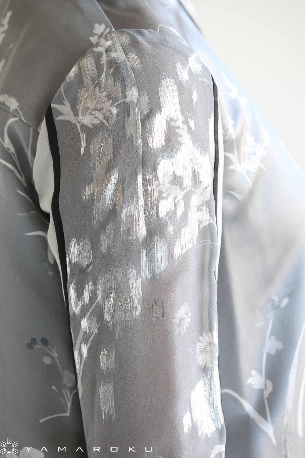 Mame Kurogouchi(マメ) Silk Lame Print Sleeves Shirt