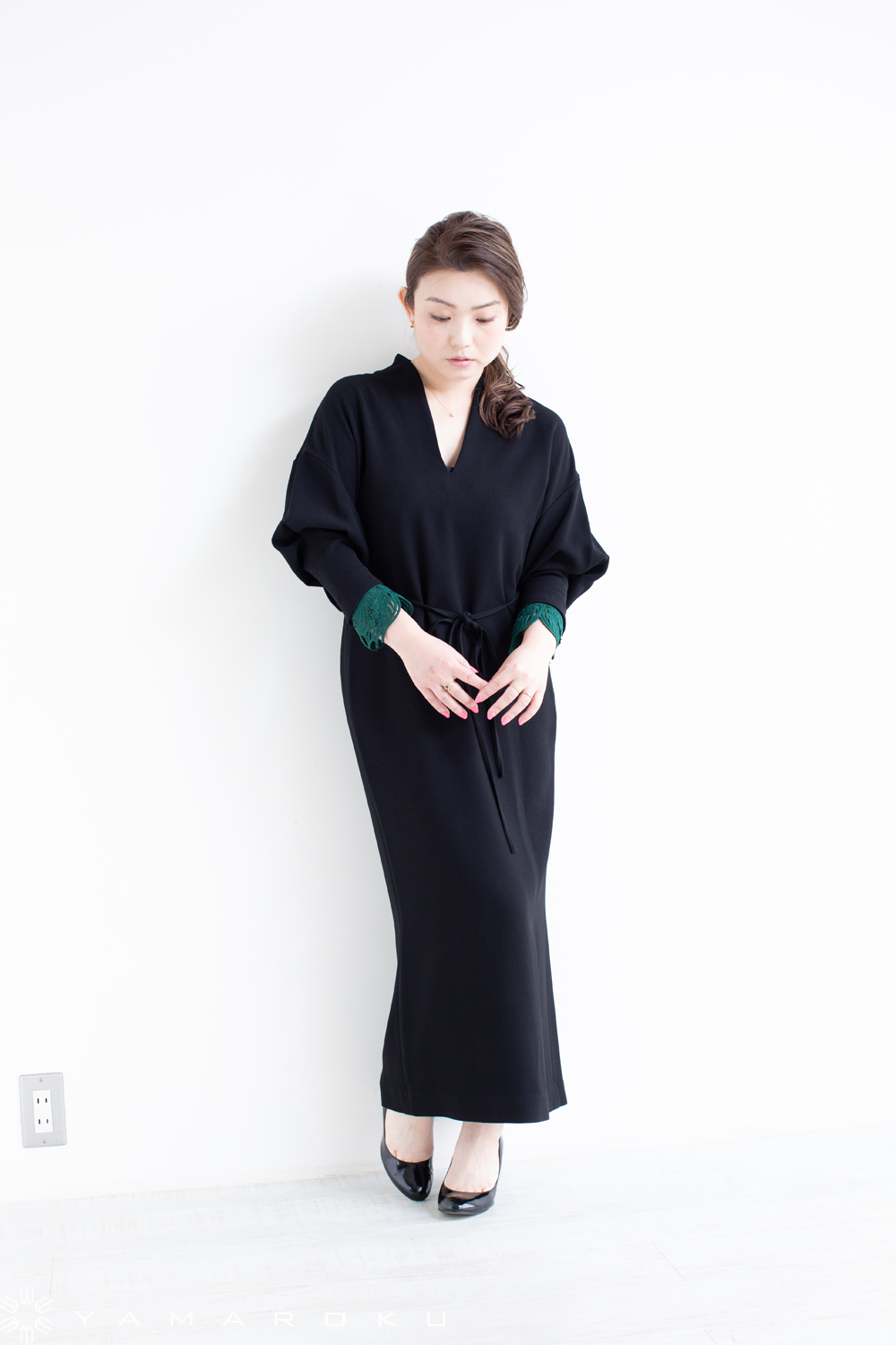 Mame Kurogouchi(マメ) Embroidery Cuffs V-Neck Dress！！ | YAMAROKU