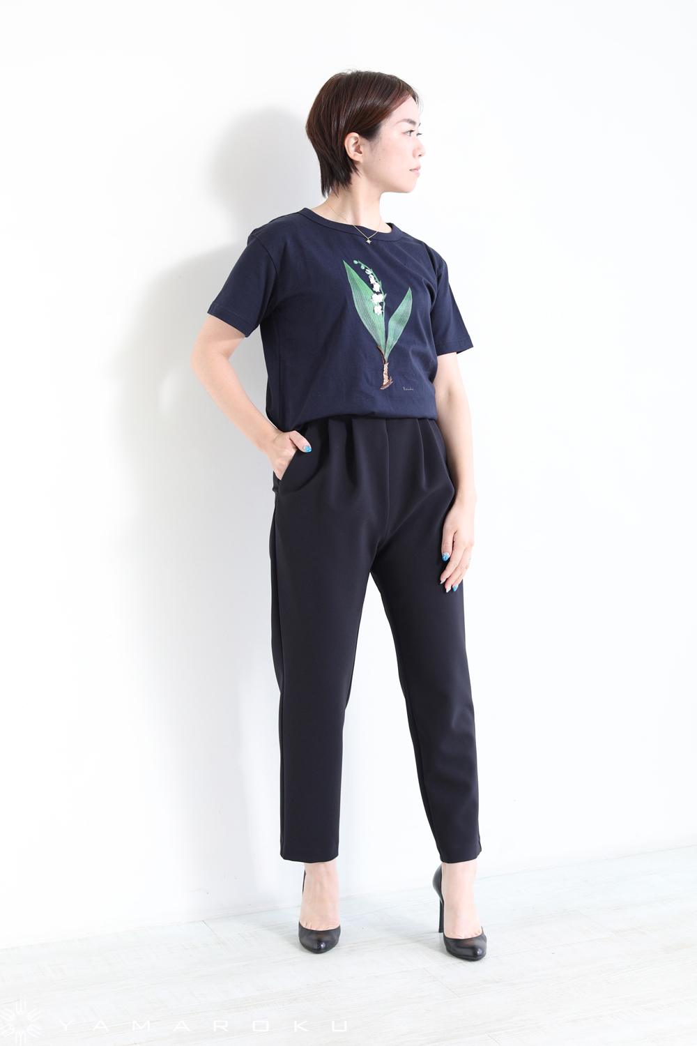 MUVEIL(ミュベール)すずらんアートTシャツ　コットン100% MUVEIL(ミュベール) スズランアートプリントTシャツ navy