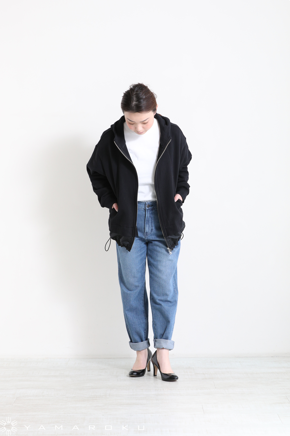 MOOLA KALAH(モーラ カーラ) gather hem sweat parka