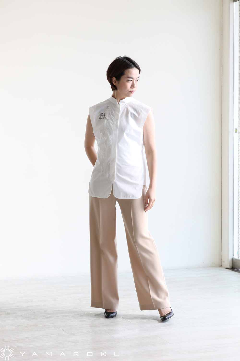 Mame Kurogouchi(マメ) Botanical Embroidery Sleeveless Shirt