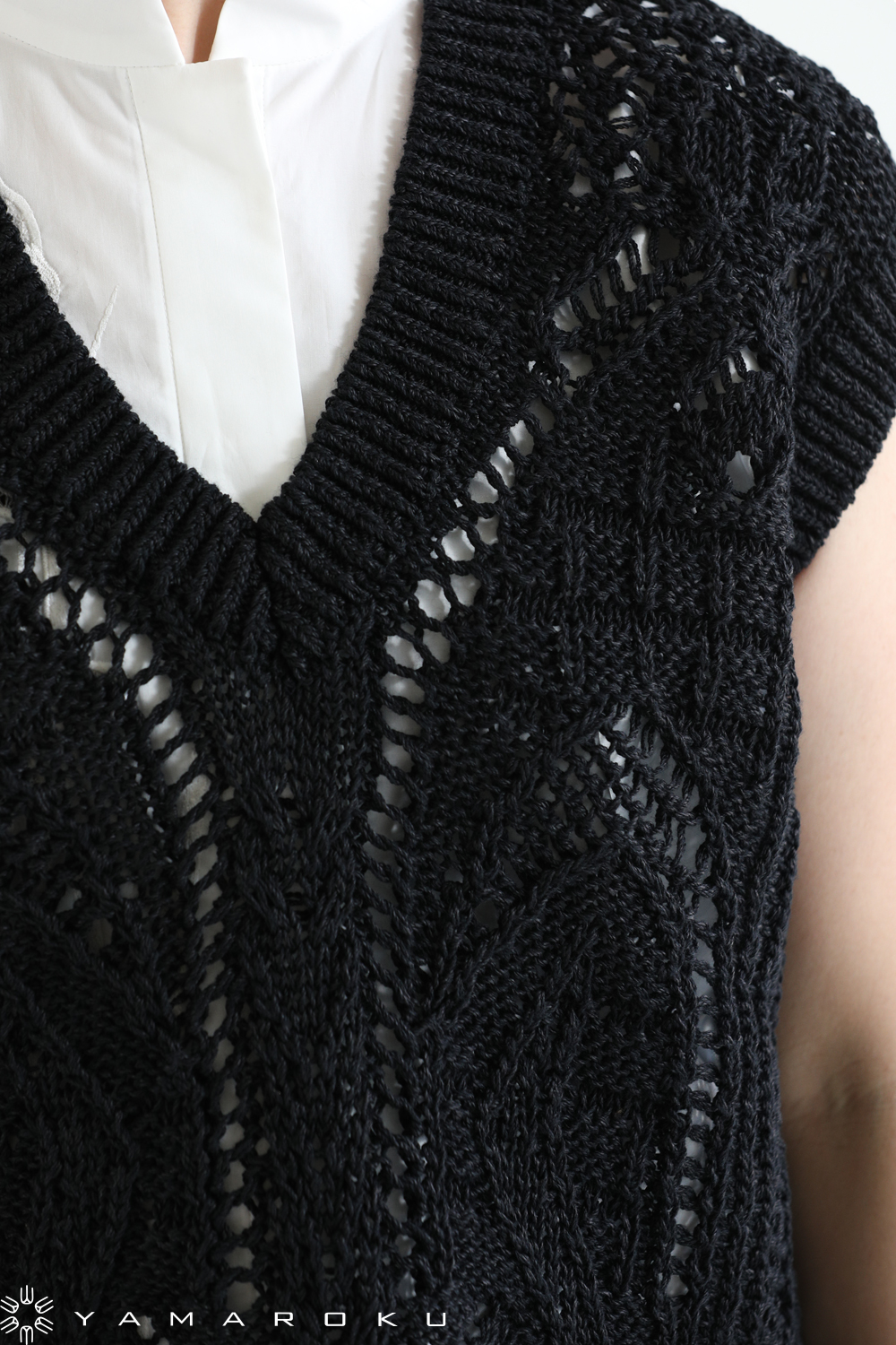 Mame Kurogouchi(マメ) Curtain Lace Pattern Knitted Pullover、V ...