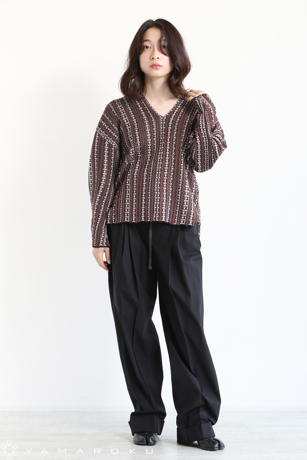 マメクロゴウチ mame kurogouchi V Neck Jacquard Knitted Pullover Vネックジャカードニットプルオーバー Mame Kurogouchi(マメ) V Neck Jacquard Knitted Pullover NAVY