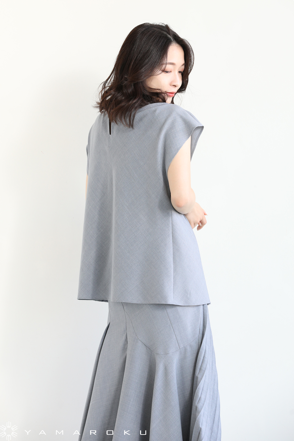Mame Kurogouchi】 Curved Pleated Shirt / Curved Pleated