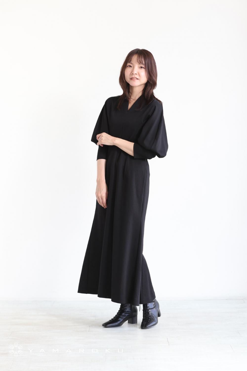 Mame Kurogouchi(マメ) V-Neck Classic Cotton Dress！！ | YAMAROKU 