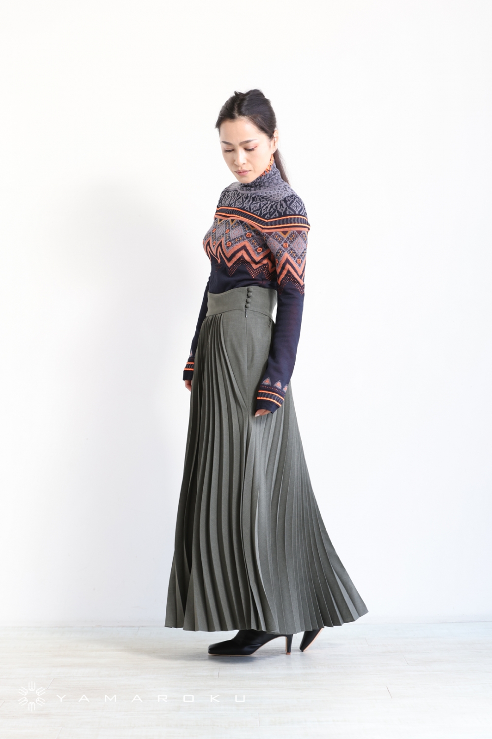 Mame Kurogouchi(マメ) Fair Isle High Neck Knitted Top、Curved 