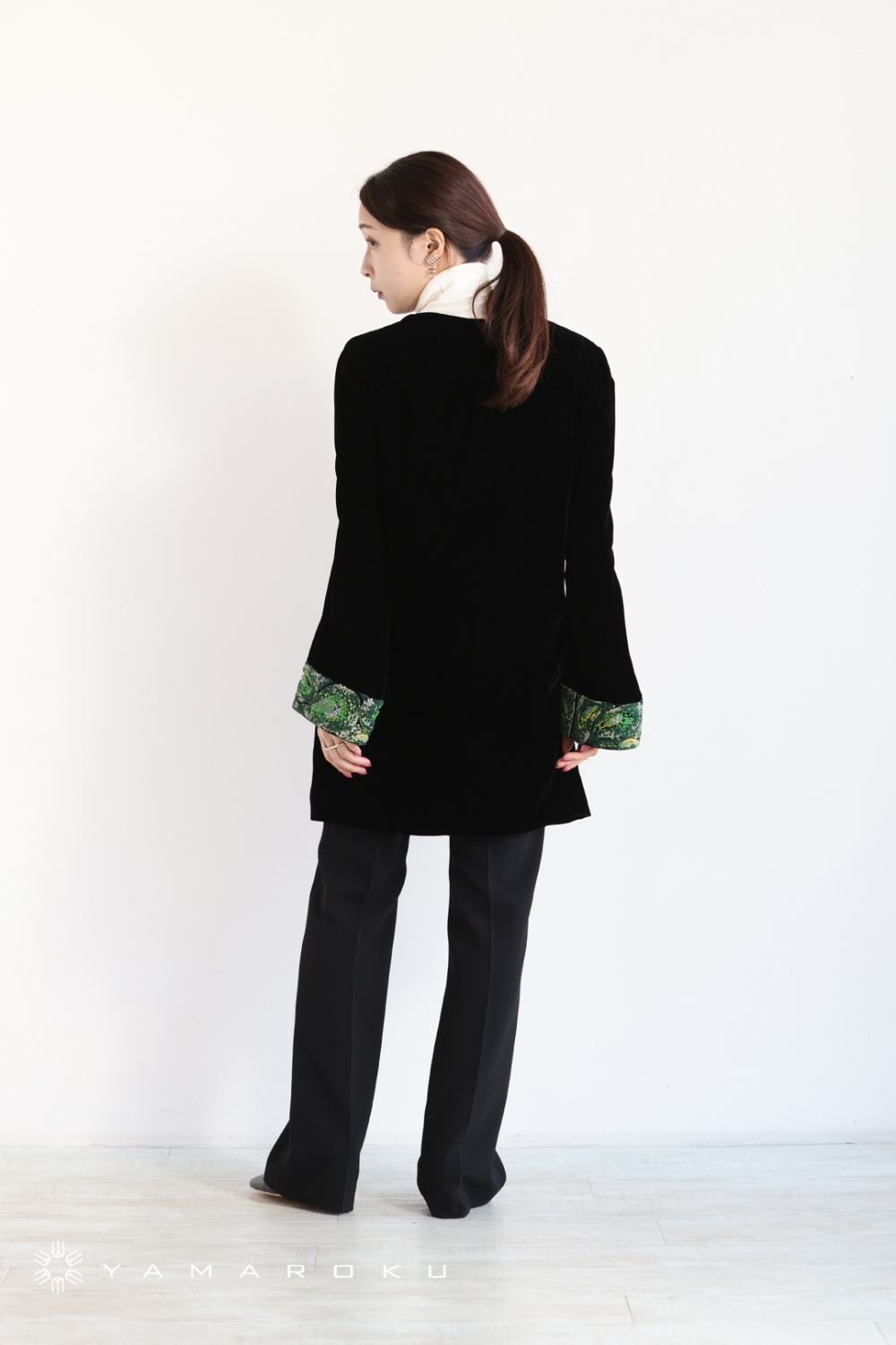 Mame Kurogouchi(マメ) Embroidered Velvet Plunge Mini Dress