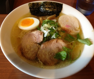 しょうゆ らーめん 白