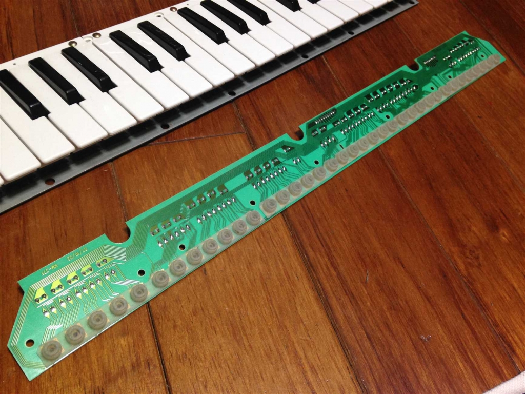 マイク正常!micro Korg 鍵盤黄ばみなし KORG micro Korgの鍵盤 マイク正常!micro Korg 鍵盤黄ばみなし KORG micro Korgの鍵盤