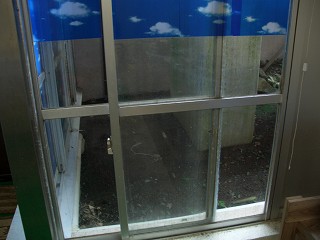 20050827 早雲山温泉 鍵のかからない窓
