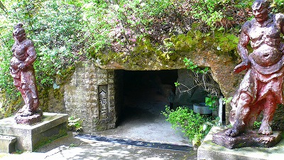 20070501 ハニベ岩窟院 入り口