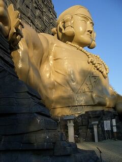 20061125 黄金の巨大神像 2