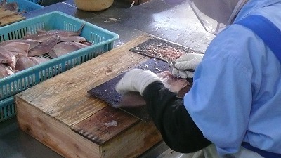 20070602 干物工場 骨抜き