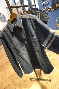 ジーンズのジャケットもおしゃれです