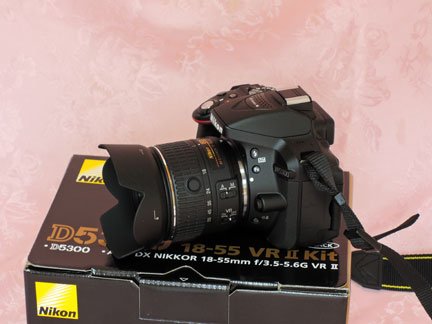 Nikon D5300 デジタル一眼レフ 標準ズームレンズ付き Amazon | Nikon デジタル一眼レフカメラ D5300 18-55mm VR II