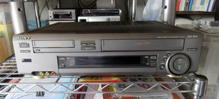 SonyCCD-TR118ミリビデオカメラ、VHSビデオデッキ、ダビングケーブル SonyCCD-TR118ミリビデオカメラ、VHSビデオデッキ、ダビング