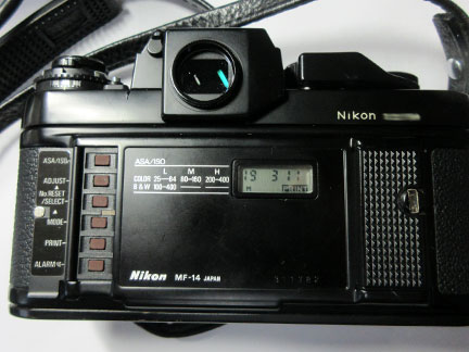 ニコンF3/F601 フィルム一眼レフカメラに電池を入れる | イケ ニコンF3/F601 フィルム一眼レフカメラに電池を入れる | イケ