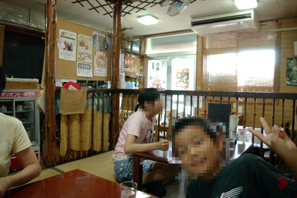 なかゆくい店内2