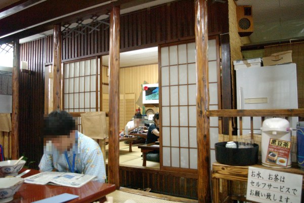 なかゆくい店内1