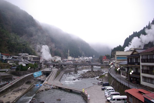 杖立温泉郷全貌