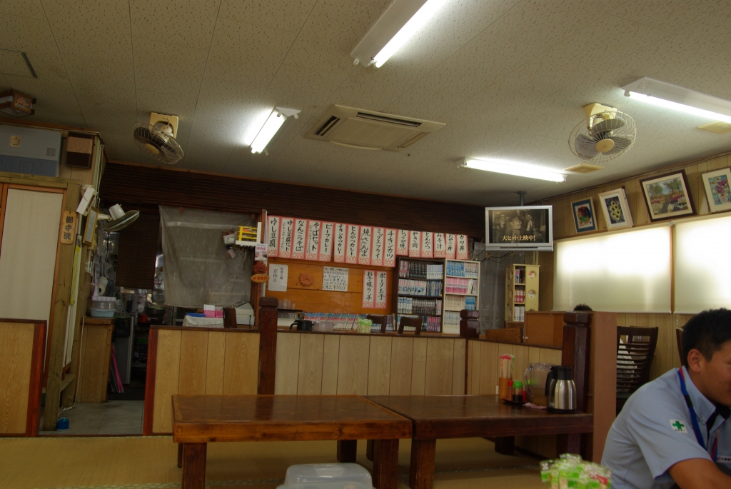 うまさん堂中