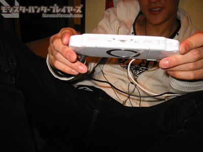 新型PSP(PSP-2000モデル)を横から見た図